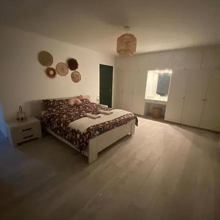 Contemporary In With Private Pool