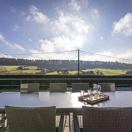 Villa Contemporary In With Private Pool *