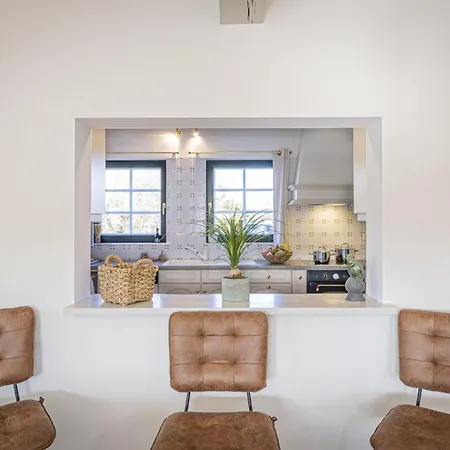 Villa Contemporary In With Private Pool Wellin