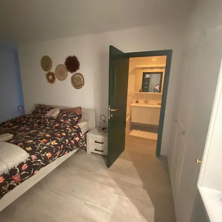 Contemporary In With Private Pool