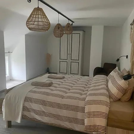 Contemporary In With Private Pool *