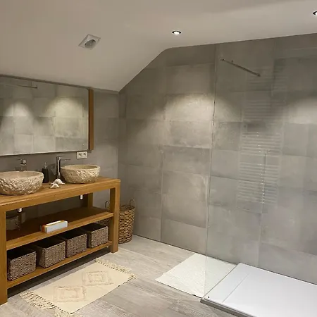 Contemporary In With Private Pool