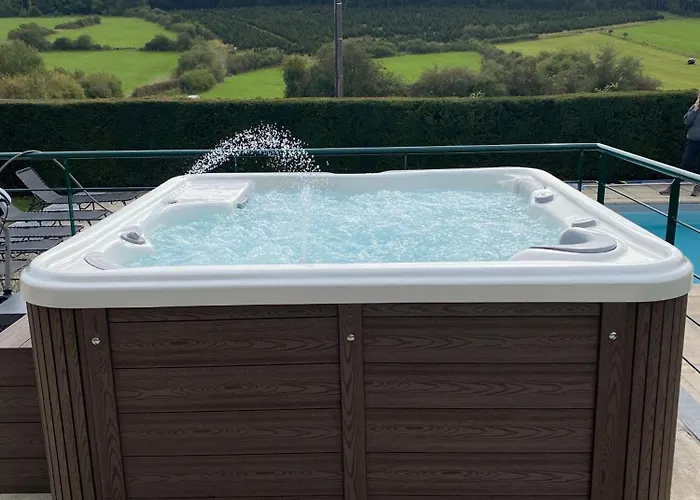 Contemporary In With Private Pool * Wellin