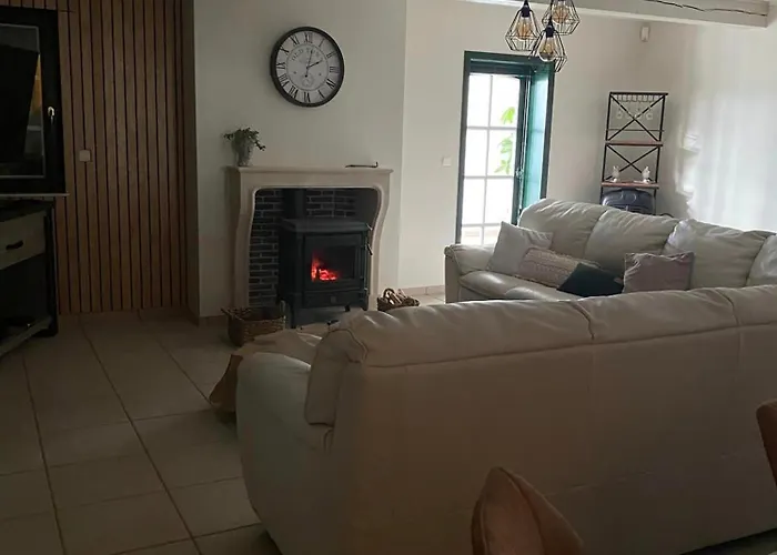 Contemporary In With Private Pool * Wellin