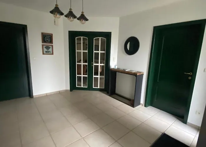 Contemporary In With Private Pool