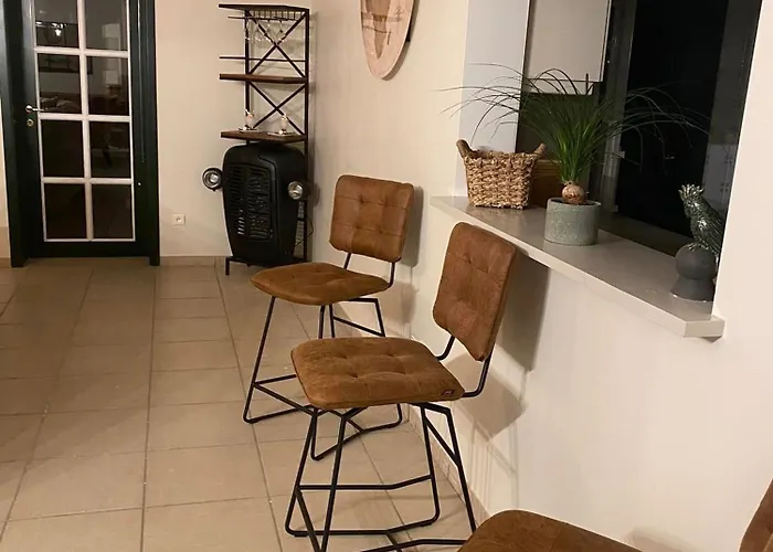 Contemporary In With Private Pool *