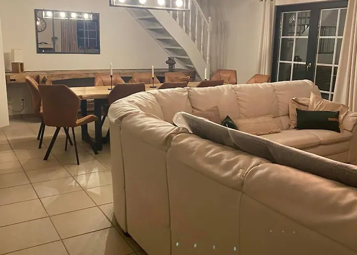 Contemporary In With Private Pool * Wellin