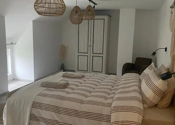 Contemporary In With Private Pool *